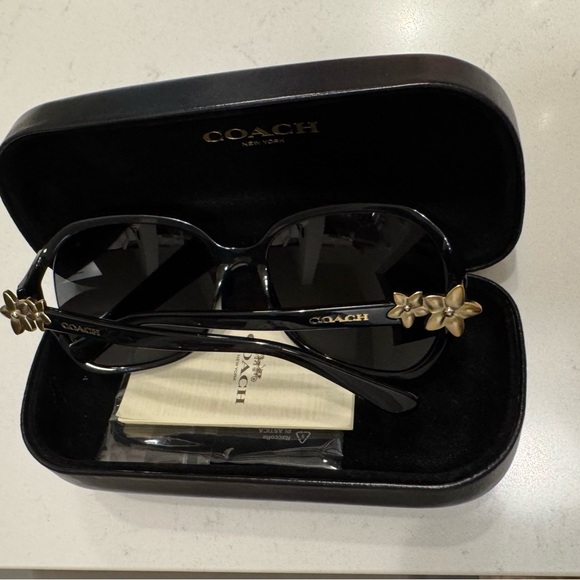 COACH Integration Flower Sunglasses (NWOT) - Picture 3 of 5